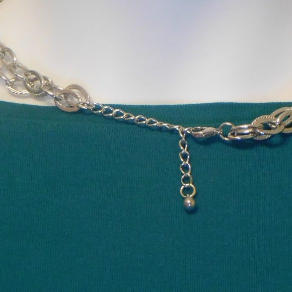 Black and White Necklace 17 to 20 inches - Picture 2 of 2